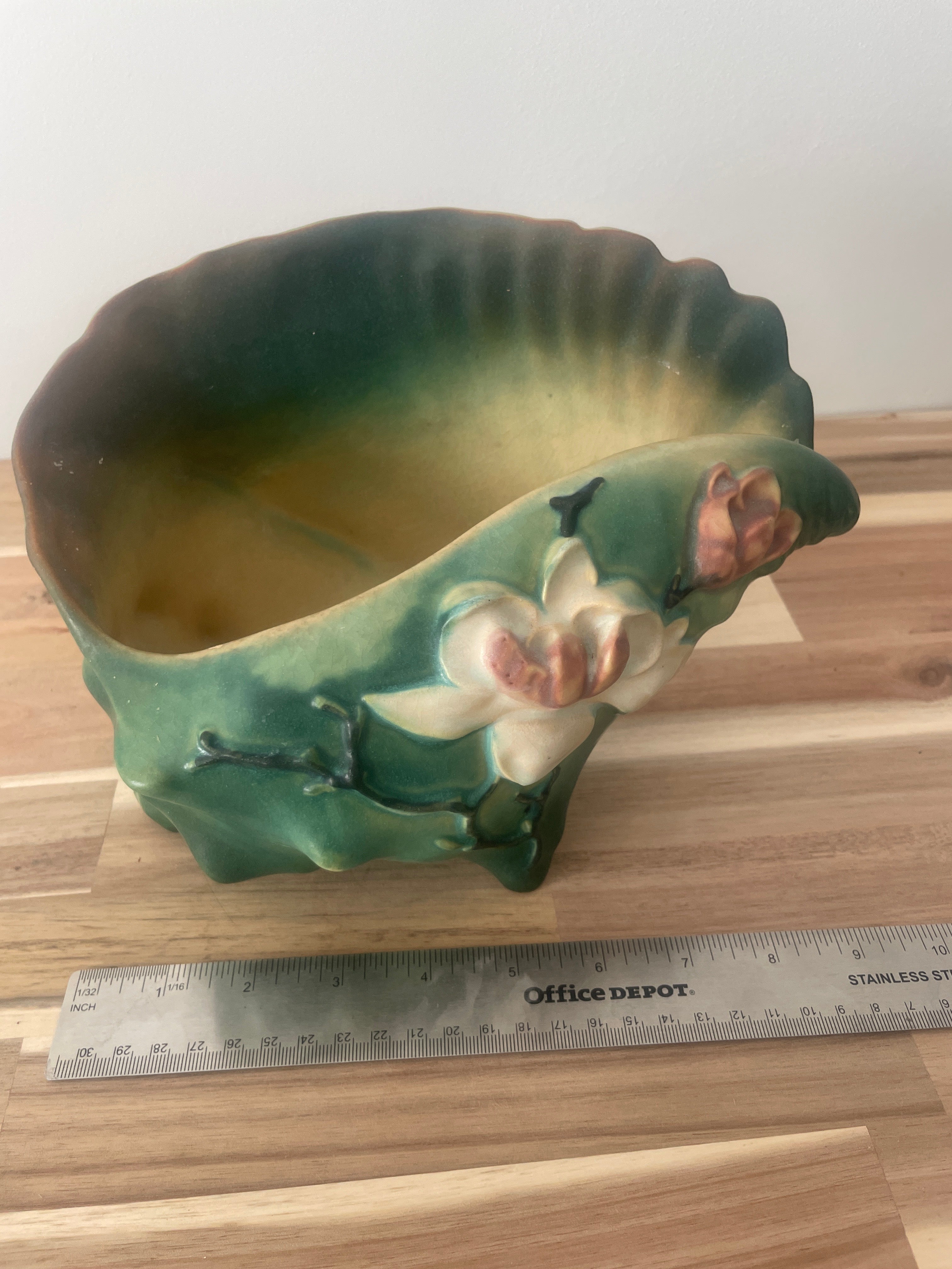 Roseville Pottery - Magnolia Planter